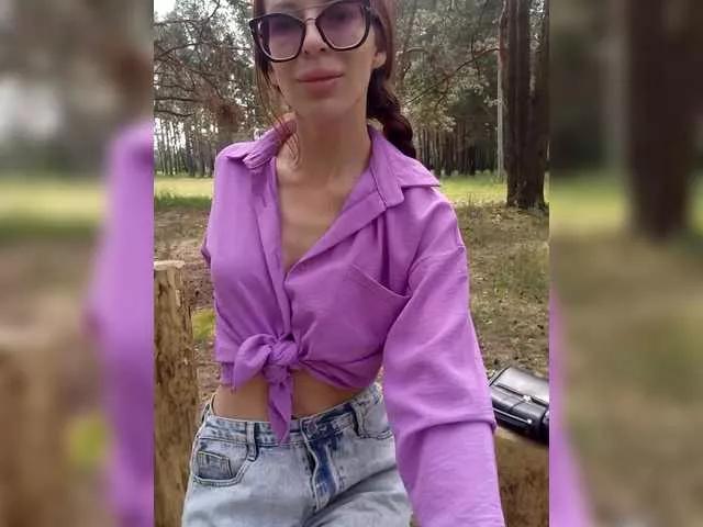Lelly111 on BongaCams 