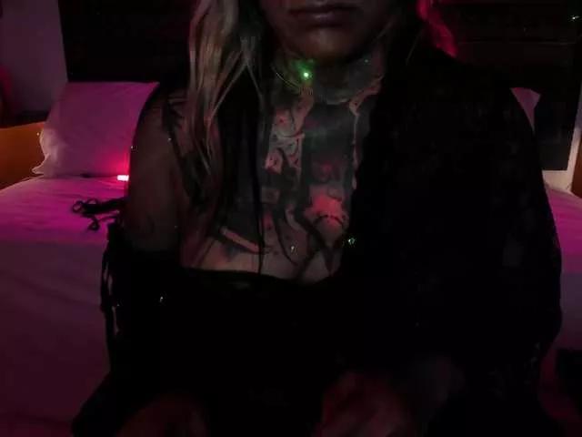 Lilbye066evil on BongaCams 