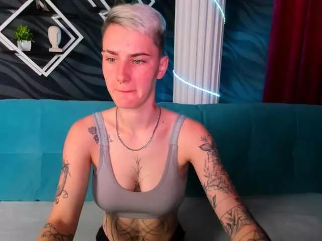 LindaBryantt on BongaCams 