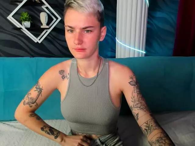 LindaBryantt on BongaCams 