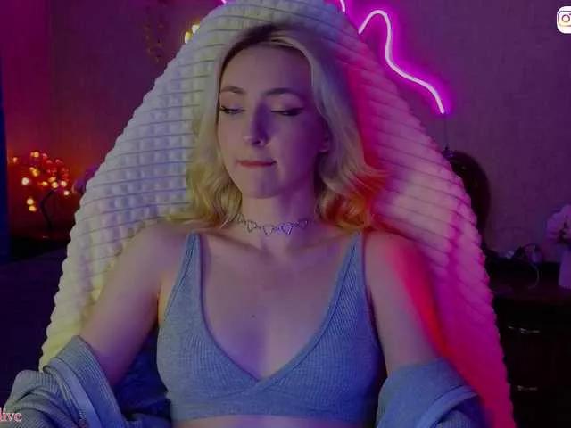 LollyGirlMoon on BongaCams 
