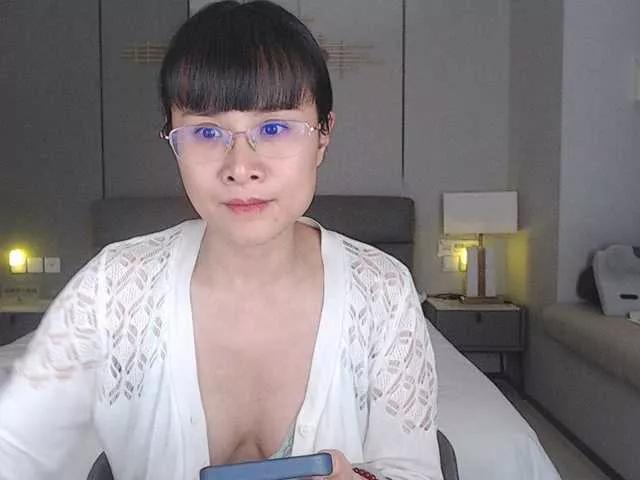 luvlily666 on BongaCams 