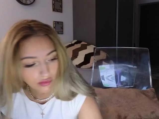 Maddyem on BongaCams 