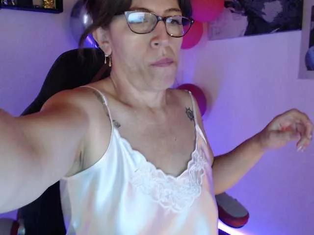 maturehot-1 on BongaCams 