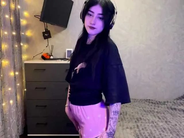 Offline meowluly on BongaCams