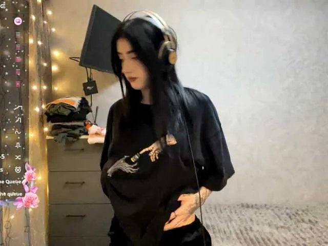 Offline meowluly on BongaCams