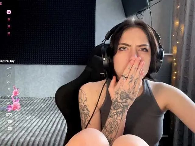 Offline meowluly on BongaCams