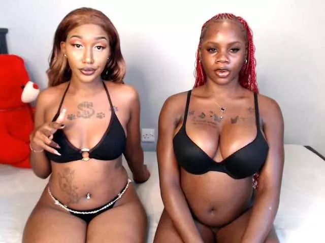 MidnightBloom on BongaCams 