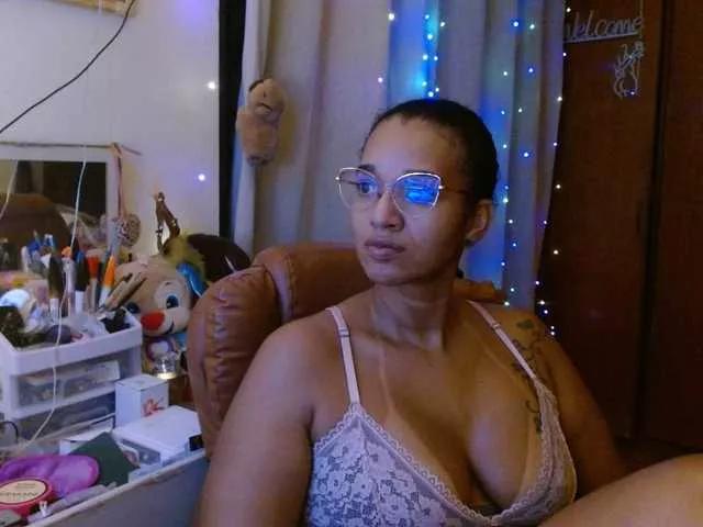 Moranguh on BongaCams 