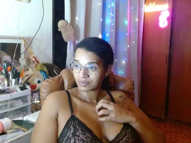 Moranguh on BongaCams 