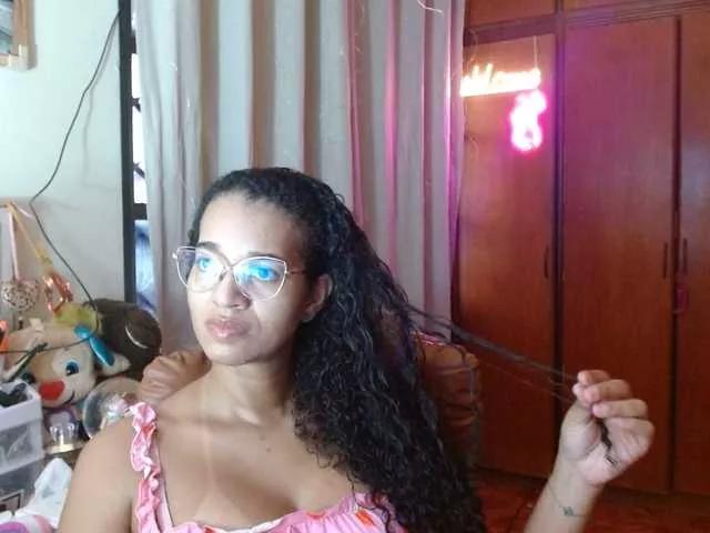 Moranguh on BongaCams 