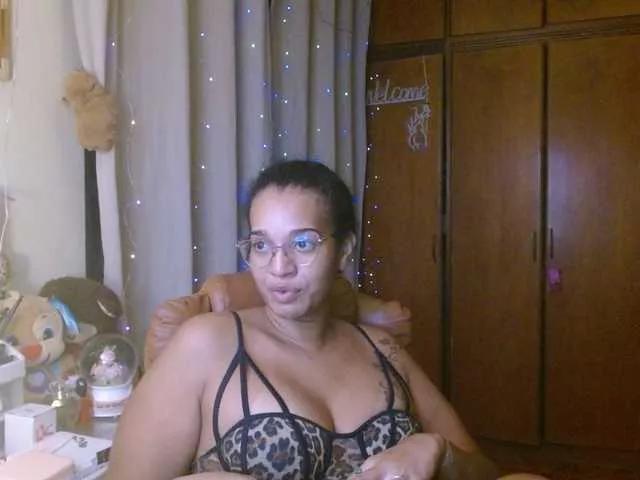 Moranguh on BongaCams 