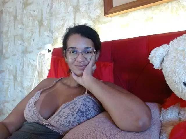 Moranguh on BongaCams 
