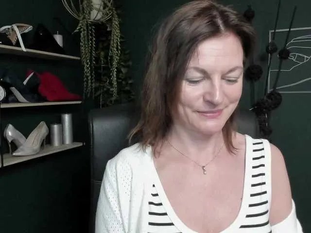 Offline mrsVivian on BongaCams
