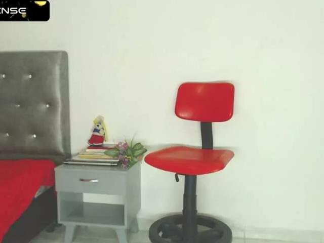 NaomyMoore on BongaCams 
