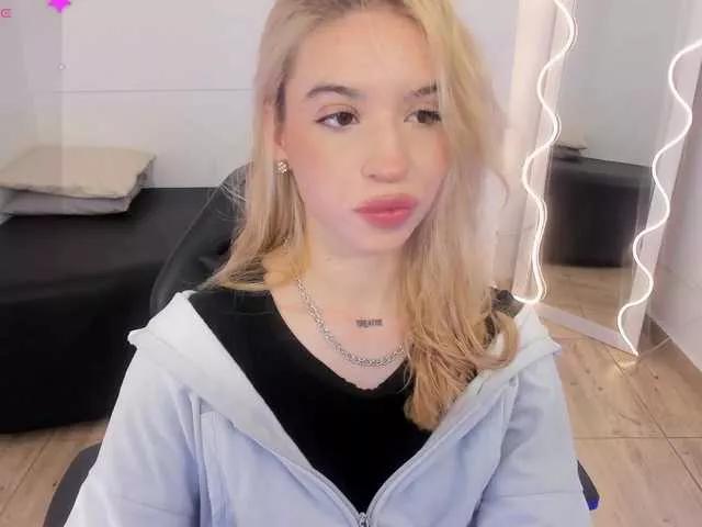 peach-tay on BongaCams 