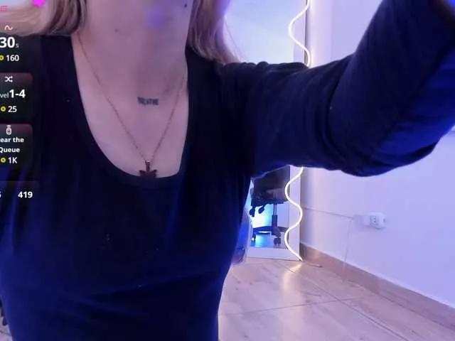 peach-tay on BongaCams 