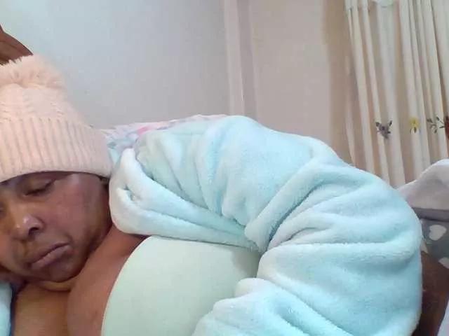 pussylips53 on BongaCams 
