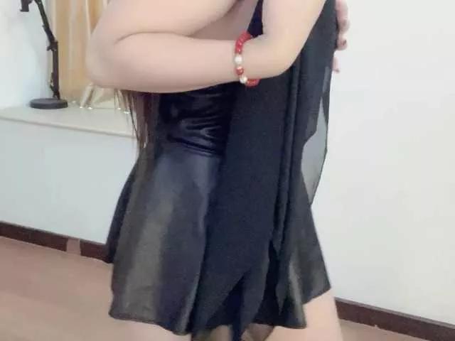 Q-Mini on BongaCams 