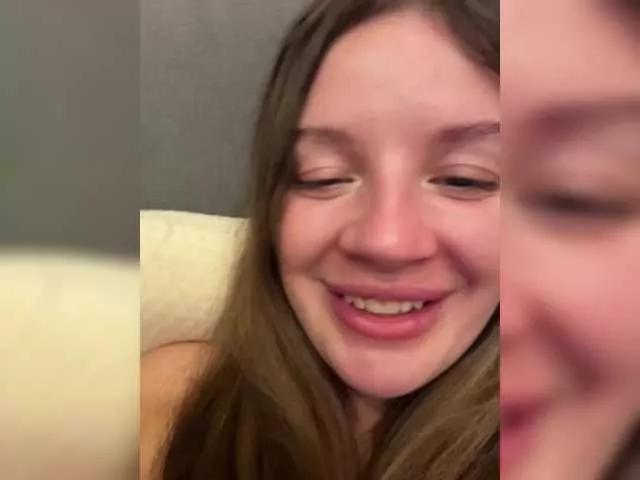 RosalineLov on BongaCams 