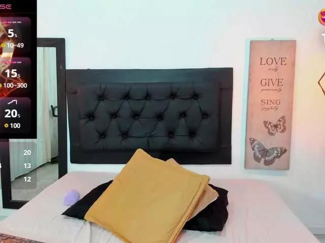 Roxanne-lorence on BongaCams 