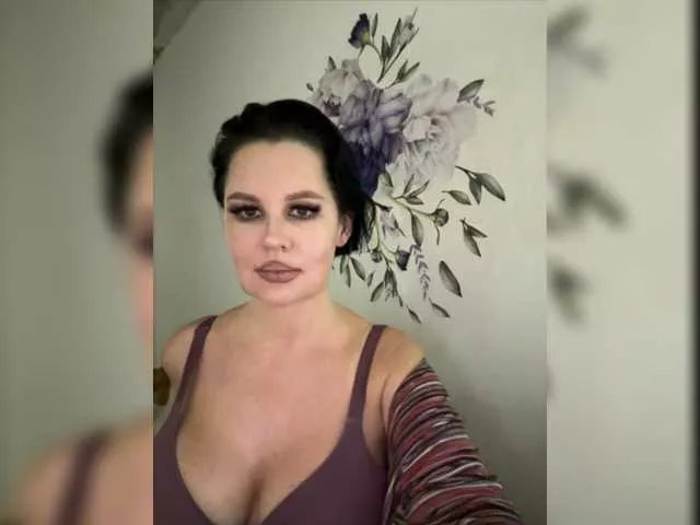 Offline RoyalBreasts on BongaCams