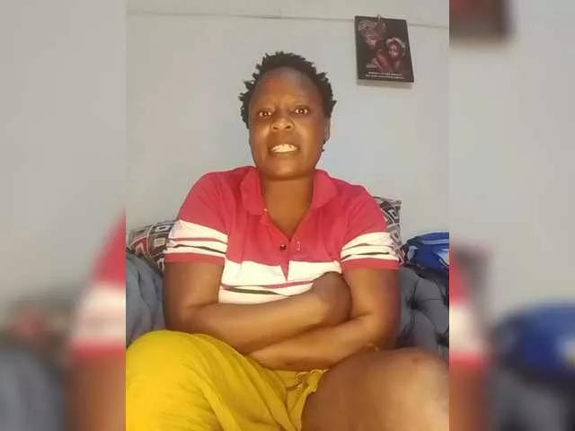 SexyBee55 on BongaCams 
