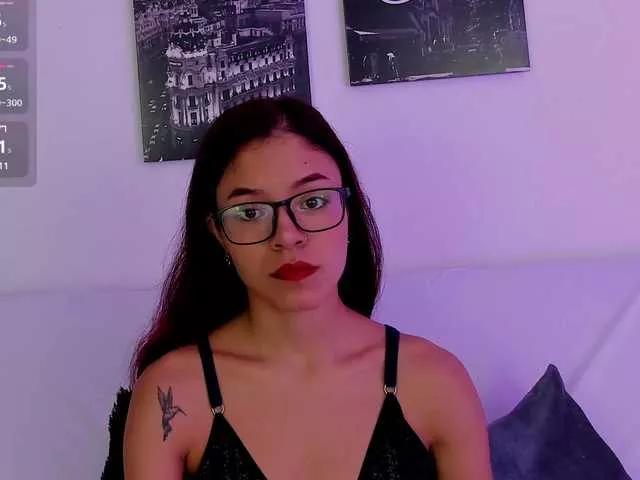 SophieeTaylor on BongaCams 