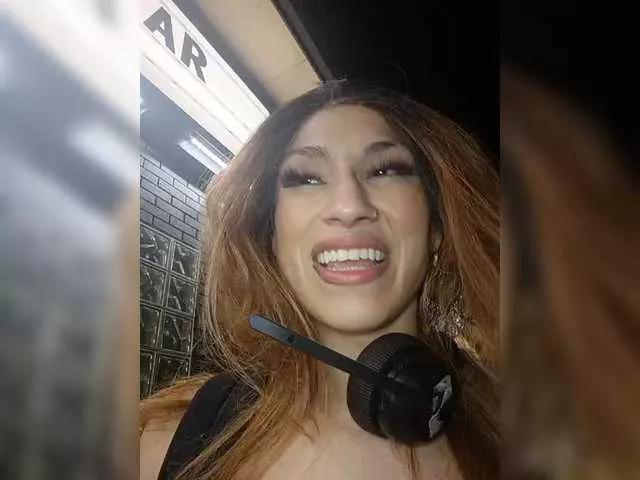 theetriniti on BongaCams 