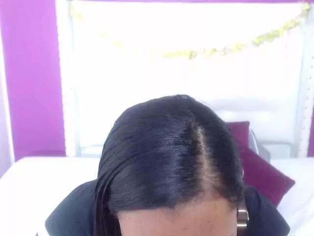 tiny-sarah1 on BongaCams 