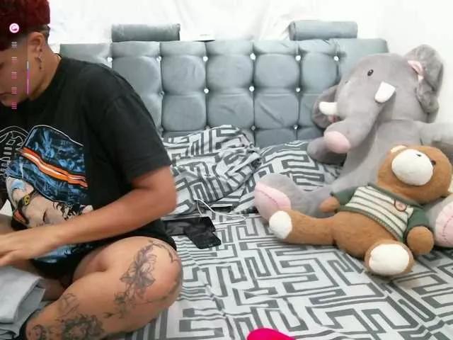twofunnybitches on BongaCams 