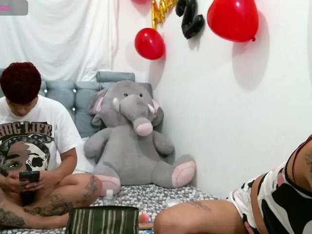 twofunnybitches on BongaCams 