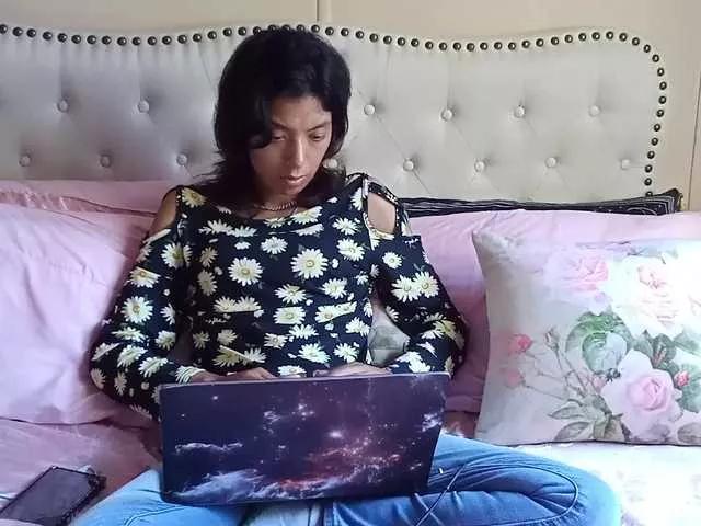 ZaraLuv on BongaCams 