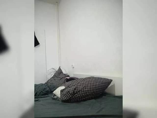 Zhenyya- on BongaCams 