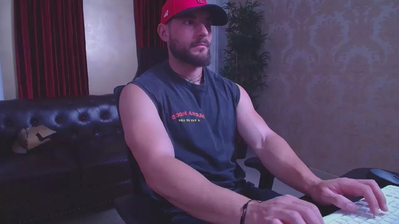 Offline AdamJameson on Cam4