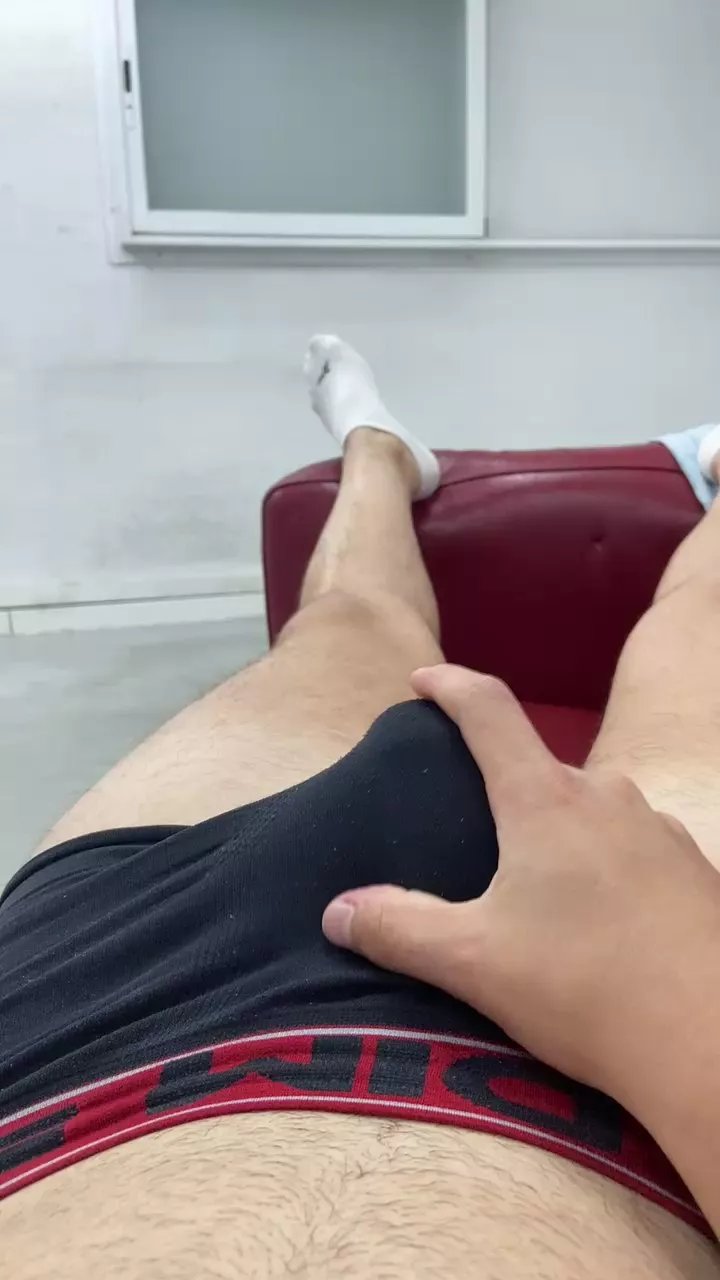 Offline adrianzzz3 on Cam4