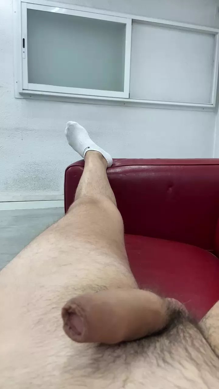 Offline adrianzzz3 on Cam4