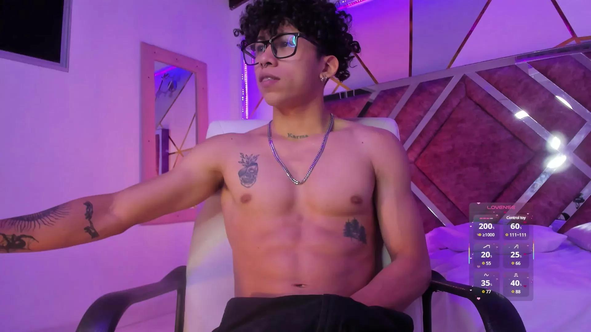 Akaza_ on Cam4 