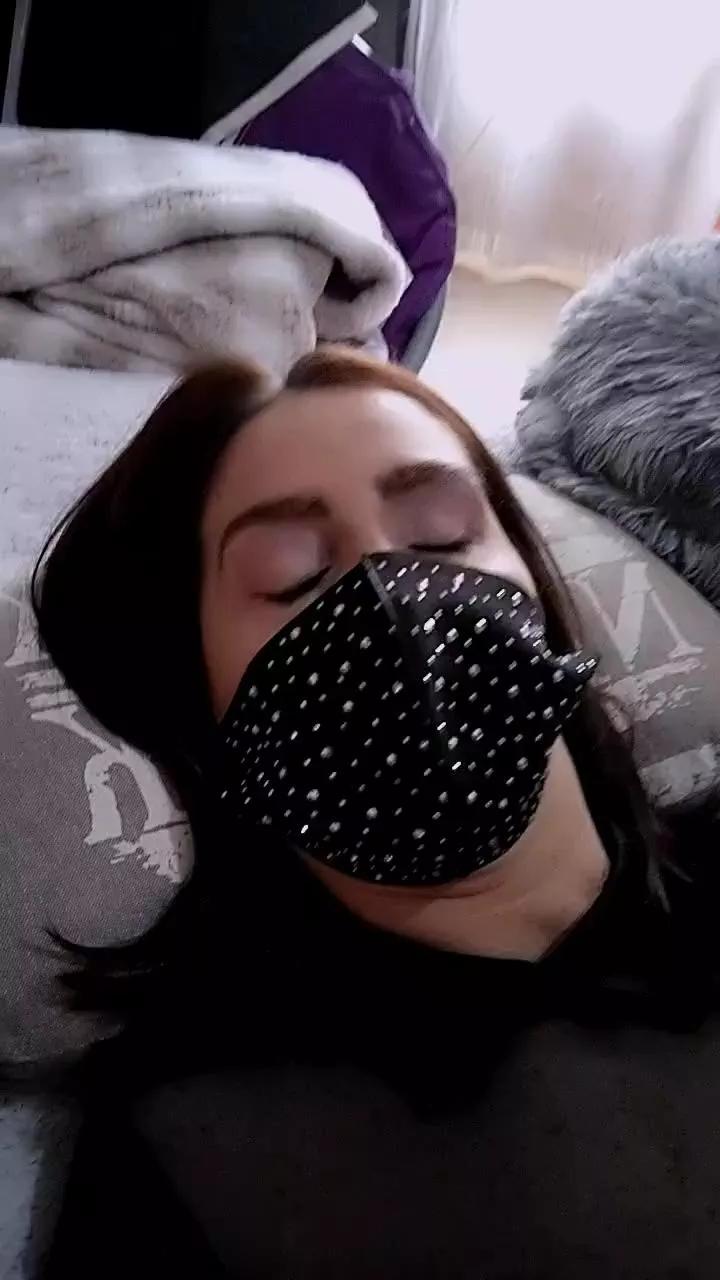 Akemy_room on Cam4 