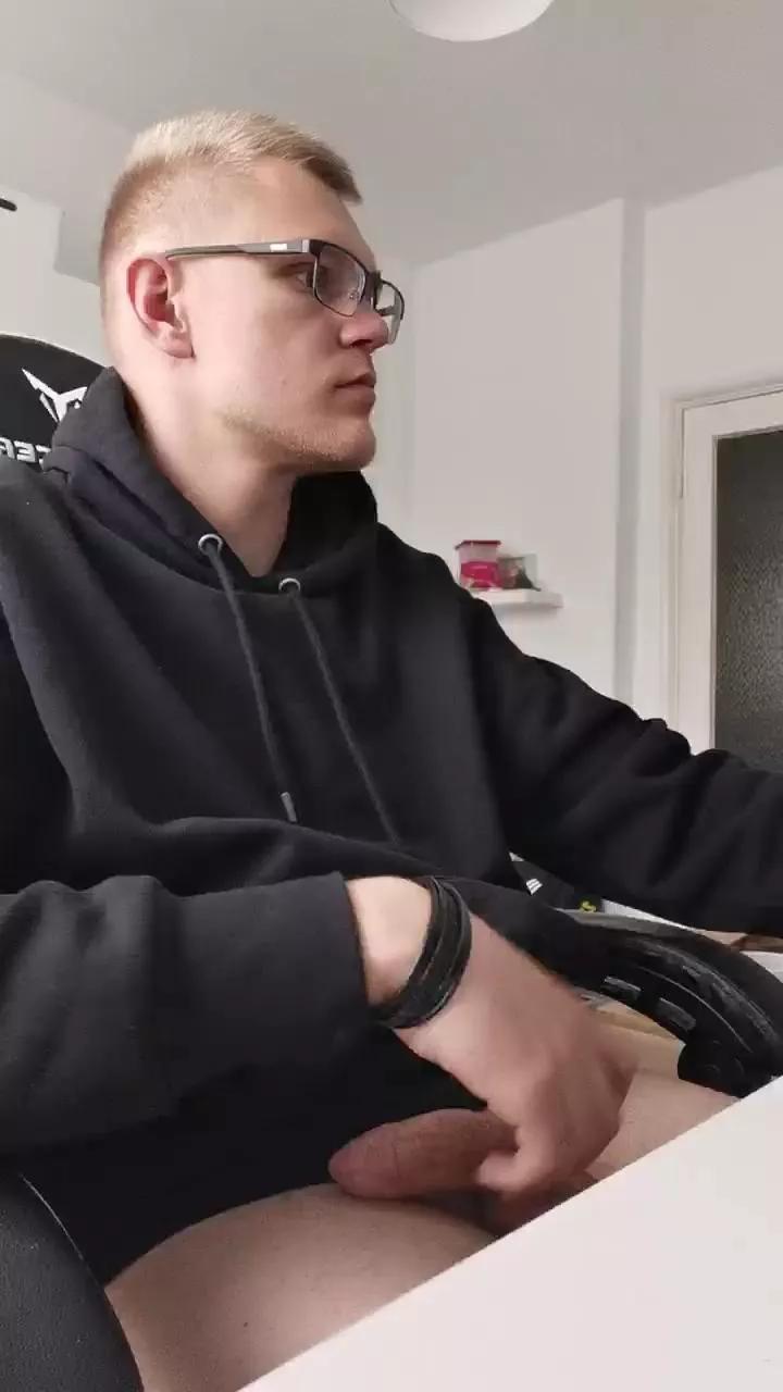 Aleex325 on Cam4 
