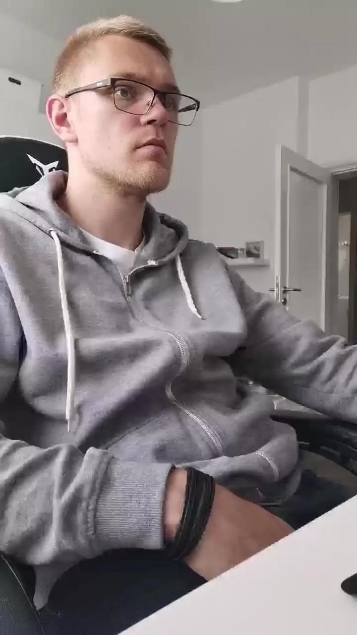 Aleex325 on Cam4 