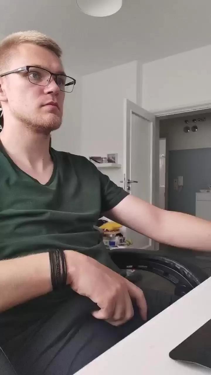 Aleex325 on Cam4 