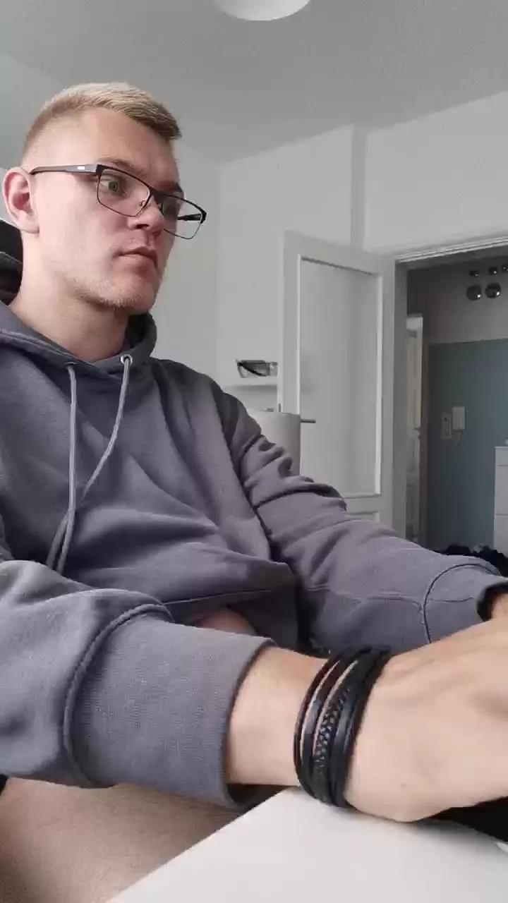 Aleex325 on Cam4 