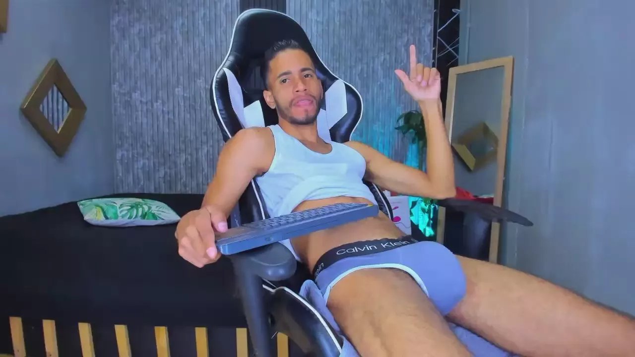 Offline alex_bigcock90 on Cam4