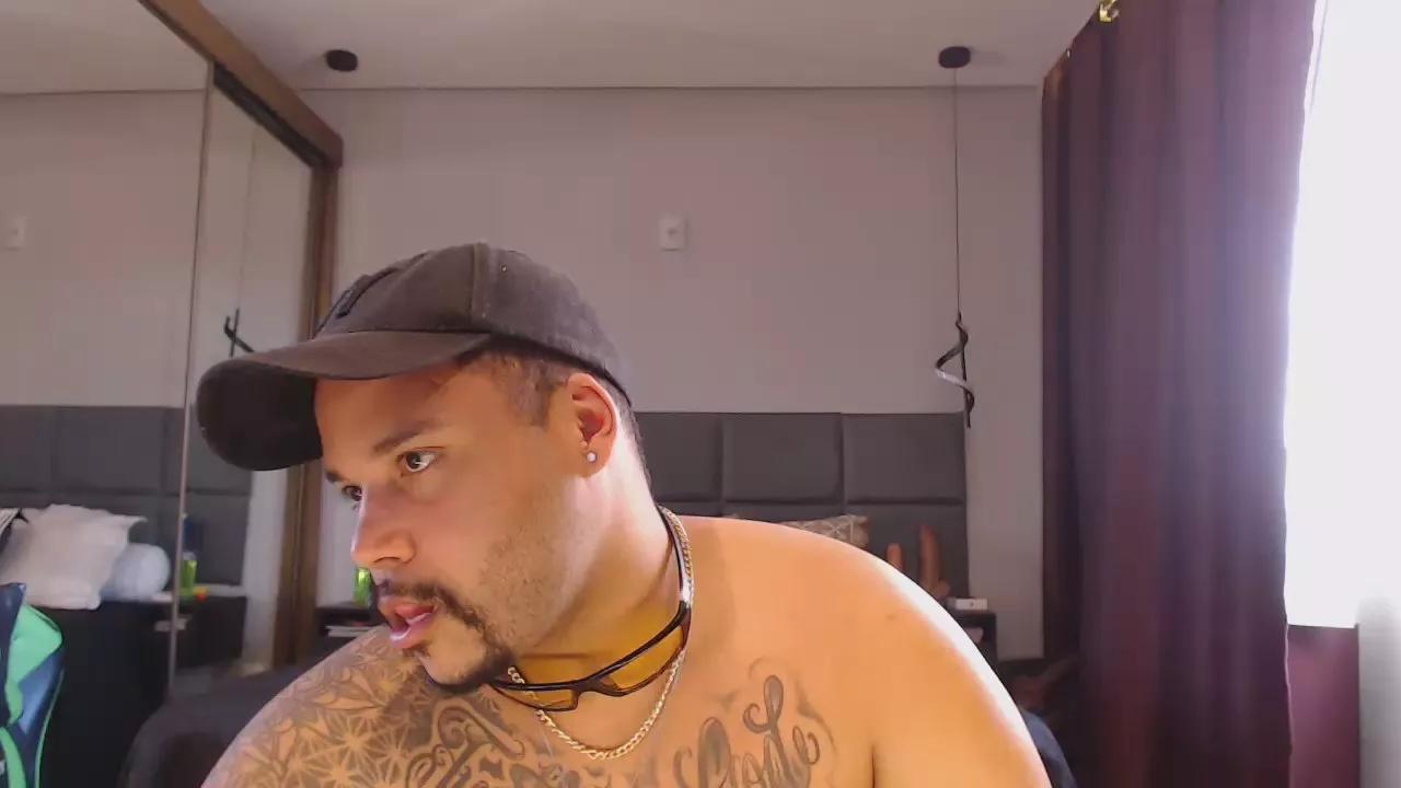 alexmonster2 on Cam4 