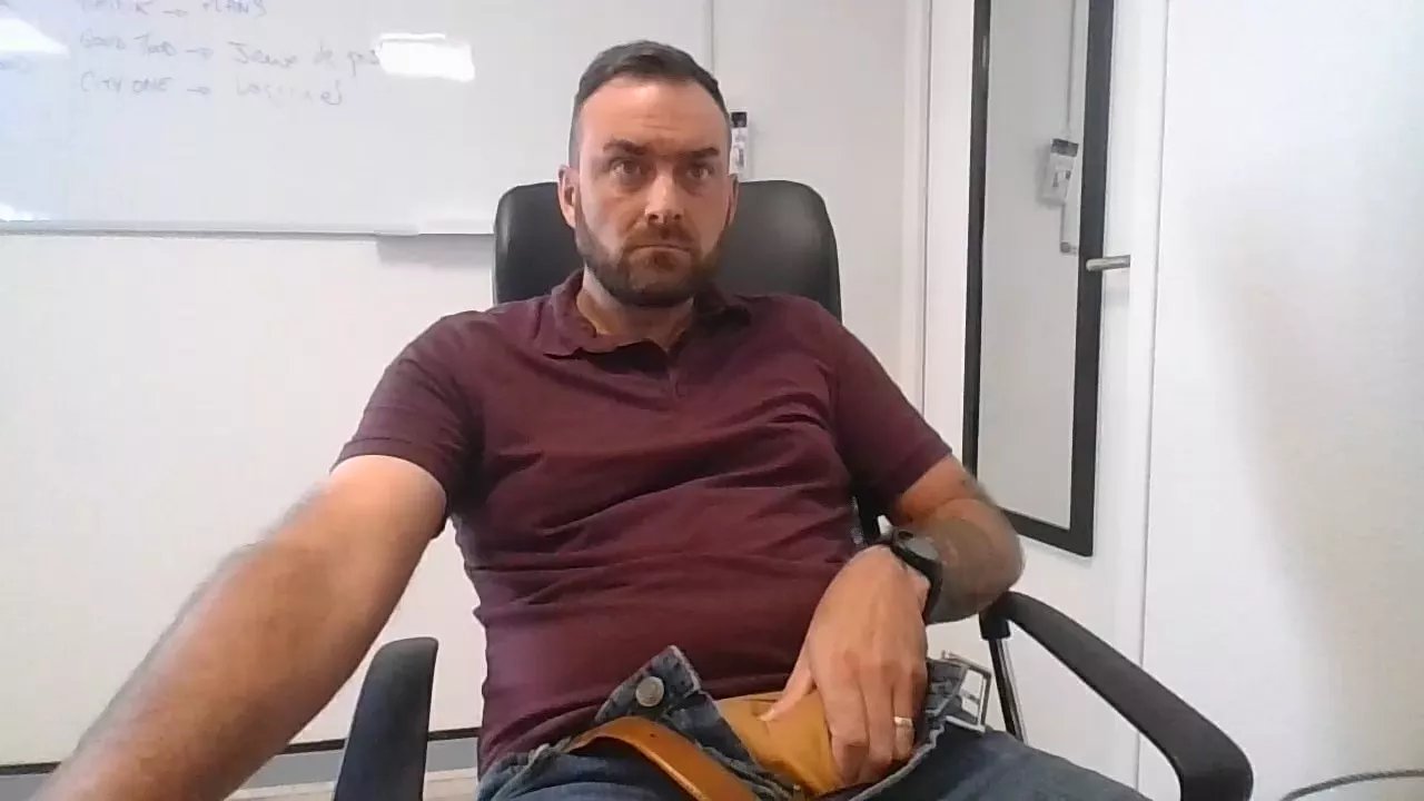 Offline amant35_x on Cam4