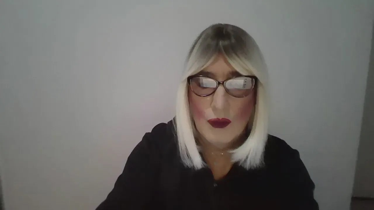 Offline AnnaTravhot on Cam4