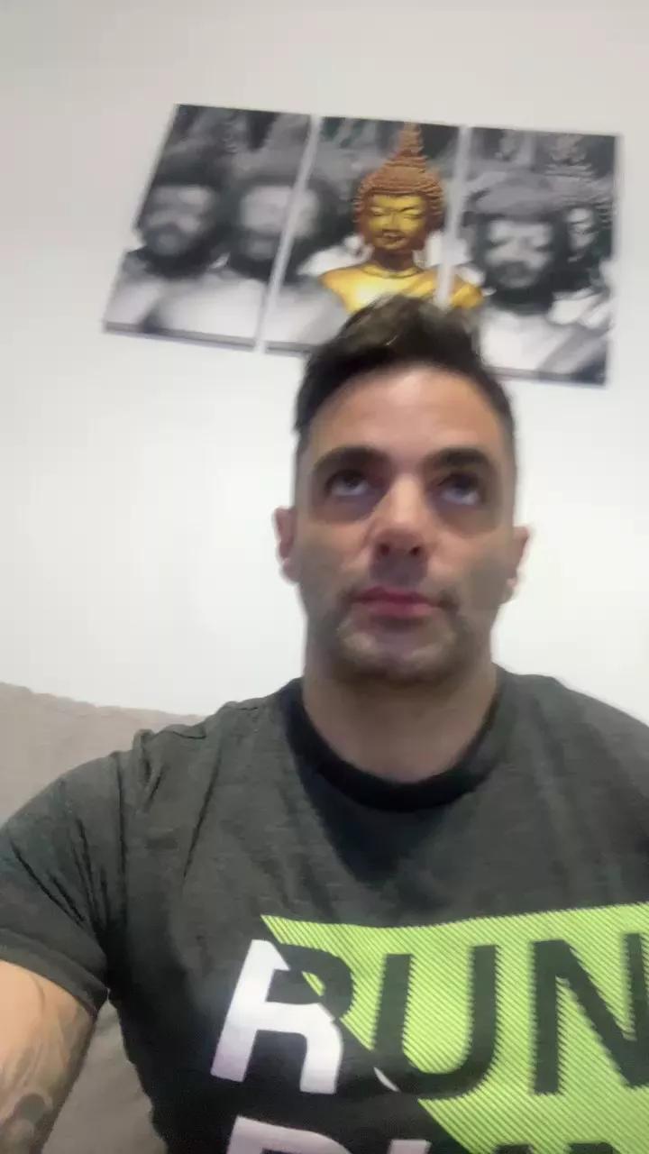 Apolomaxx on Cam4 