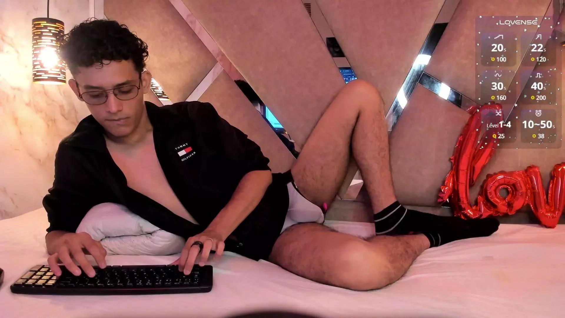 AxelFoul_ on Cam4 