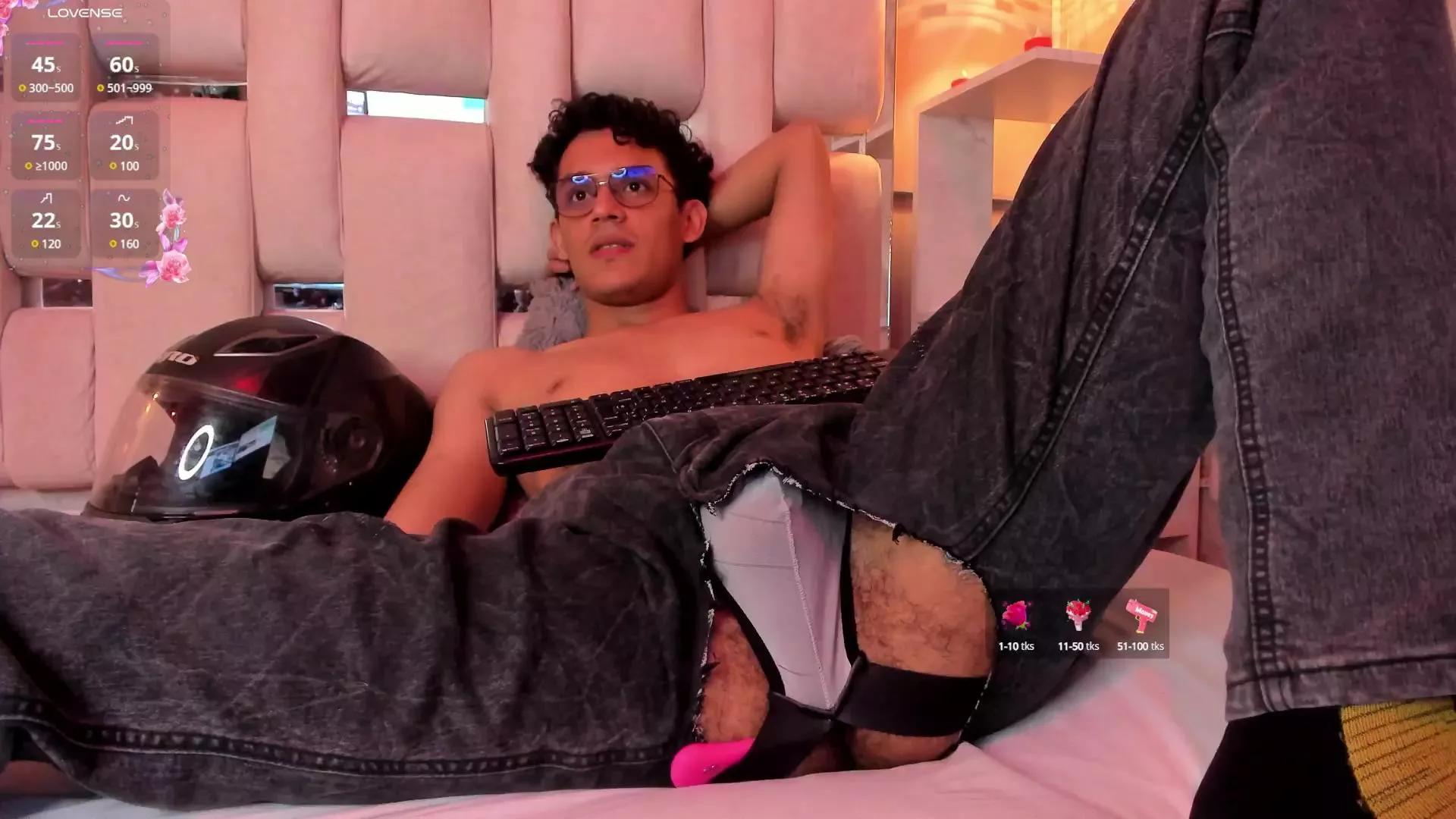 AxelFoul_ on Cam4 
